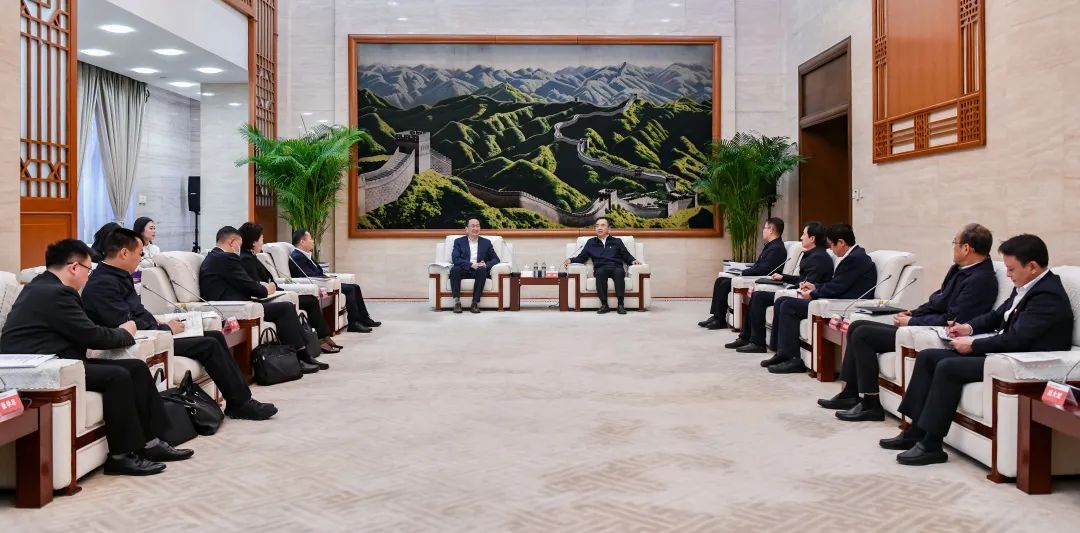 4，26會(huì)見(jiàn) df8a9bca2a5d96592a22791dc1068a2.jpg